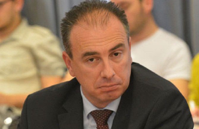  Fatmir Đeka podnio ostavku 