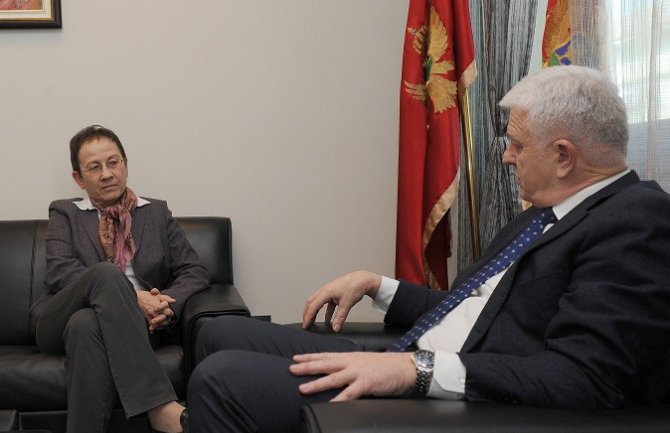 Njemačka snažno podržava postizanje političkog sporazuma između vlasti i opozicije