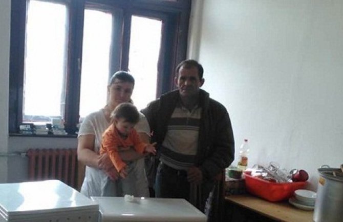 Rakočevići smješteni u Domu učenika, na poklon dobili šporet, veš mašinu i grijalicu