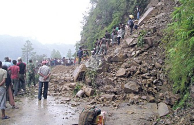Pakistan: Osam studenata zatrpano u klizištu