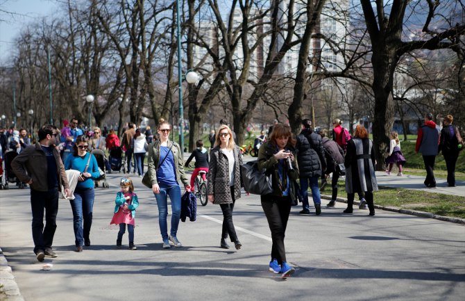 Upotreba službenog jezika manjina u sredinama gdje one čine 5% stanovništva