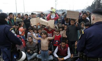 Izbjeglice protestuju u Idomeniju: Merkel, izdala si nas (Foto)