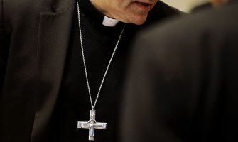 Kanadski sveštenik prokockao novac prikupljen za izbjeglice