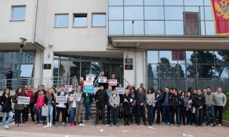 Ministarstvo: Demokratski front da sa okane zloupotreba učenika