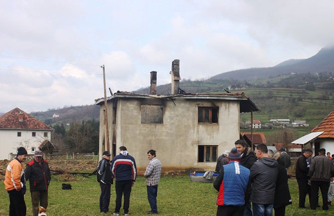 Ministarstvo četvoročlanoj porodici Jelić pomaže sa 5.000 eura