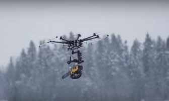 Pogledajte kako izgleda motorna testera zakačena na dron (VIDEO)