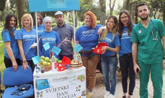 Stotinu prolaznika izmjerilo pritisak, nivo šećera u krvi i tjelesnu težinu u akciji „Mladiinfo Montenegro“