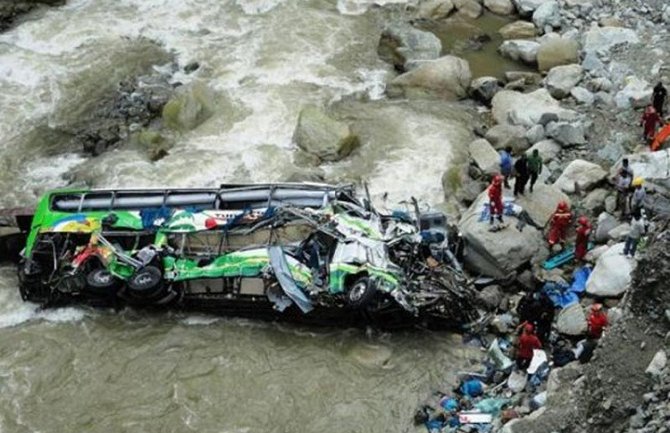 Autobus pao u rijeku, poginule 23 osobe