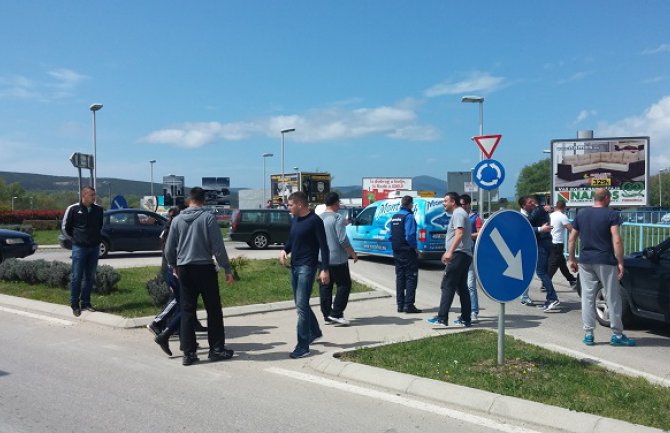 Mještani Krtola održali najavljenu protestnu blokadu saobraćajnice