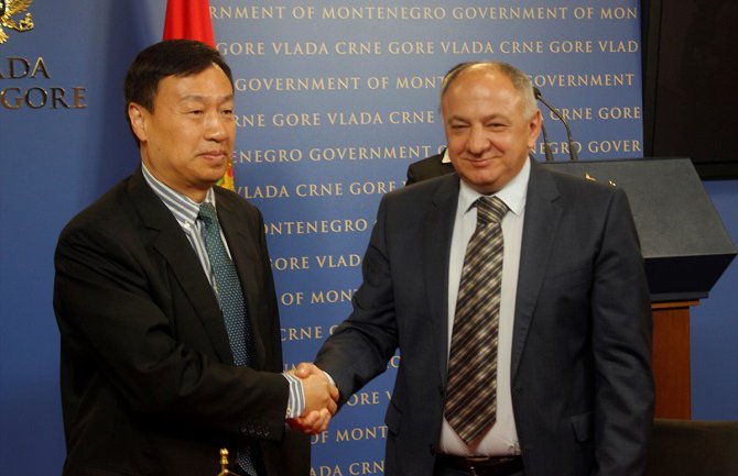 Kina donirala 12 ambulantnih kola vrijednih 600 hiljada eura