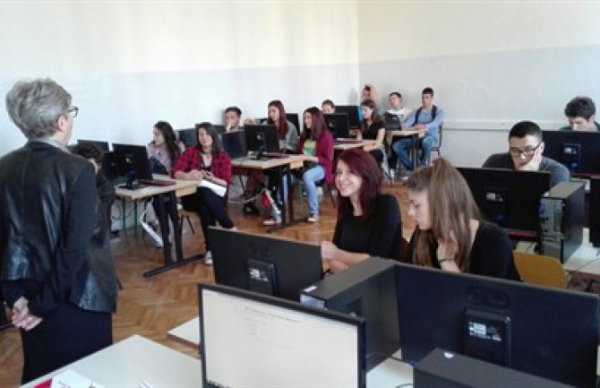 PG: Obavljeno prvo elektronsko testiranje iz Crnogorskog jezika