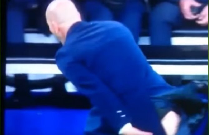 Zidan postao hit na internetu: Pukle mu pantalone poslije Ronaldovog gola (VIDEO)