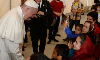 Papa Franjo u Italiju sa sobom poveo 12 izbjeglica sa Lezbosa 
