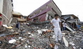 Ekvador: Spašene tri osobe, više od 400 poginulih