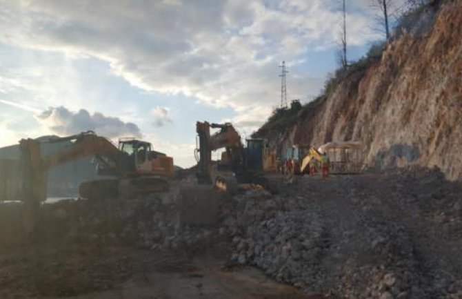 Zavala: Od sjutra potpune obustave saobraćaja 