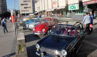 Oldtajmeri prodefilovali Podgoricom