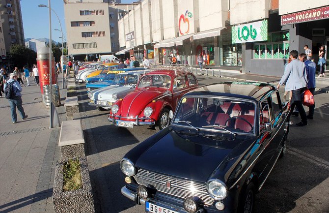 Oldtajmeri prodefilovali Podgoricom