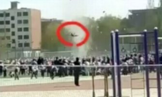 Pješčana pijavica podigla dječaka u vazduh(VIDEO)