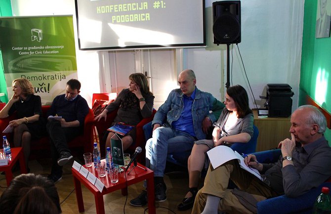 Govori li svaki narod u Crnoj Gori drugim jezikom?