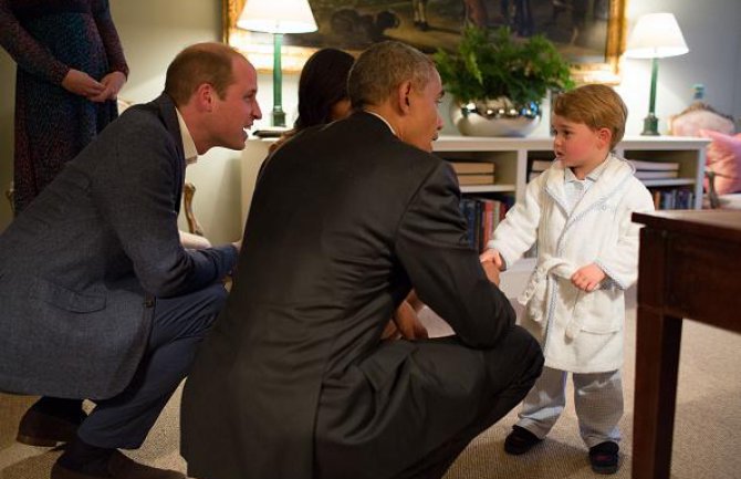 Maleni princ Džordž u pidžami dočekao Baraka Obamu