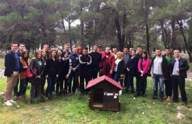 Podgorica: Ukradene kućice za pse u park šumi 13. jul