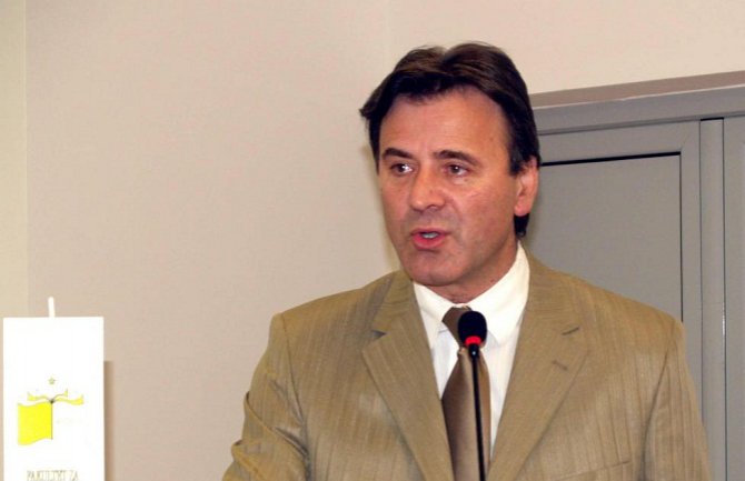 Partije pretvorile građane u glasačku mašinu