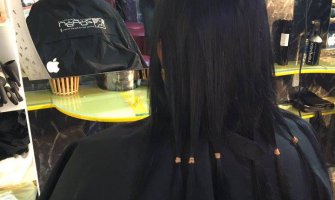 Volonterke i zaposlene Crvenog krsta i Romkinje sa Konika donirale kosu