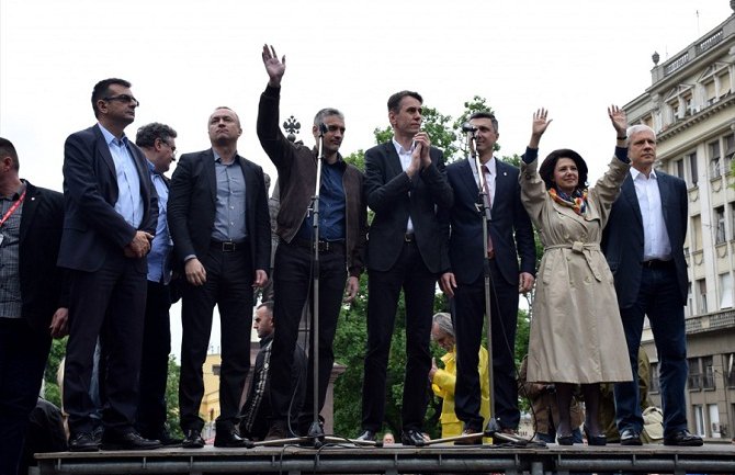 Protest opozicije, traže ostavke u RIK-u