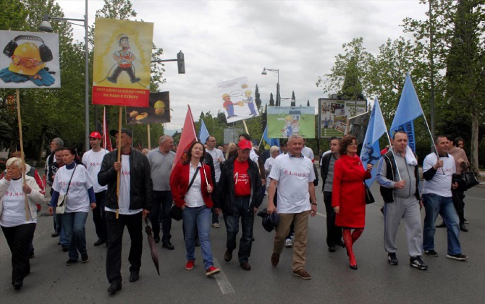 201605012162593149223760Web