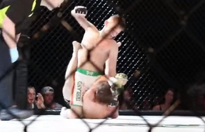 MMA: Petnaestogodišnjak prebio 8 godina starijeg borca (Video)