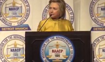 Zastava Jugoslavije na mitingu Hilari Klinton u Detroitu (Foto)