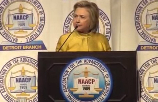 Zastava Jugoslavije na mitingu Hilari Klinton u Detroitu (Foto)