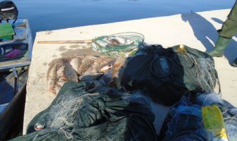 Oduzeto plovilo, vanbrodski motor, električni pretvarači, sonde i oko 100 ribarskih mreža