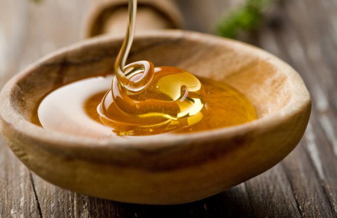 Kako voda s medom djeluje na naše tijelo? 