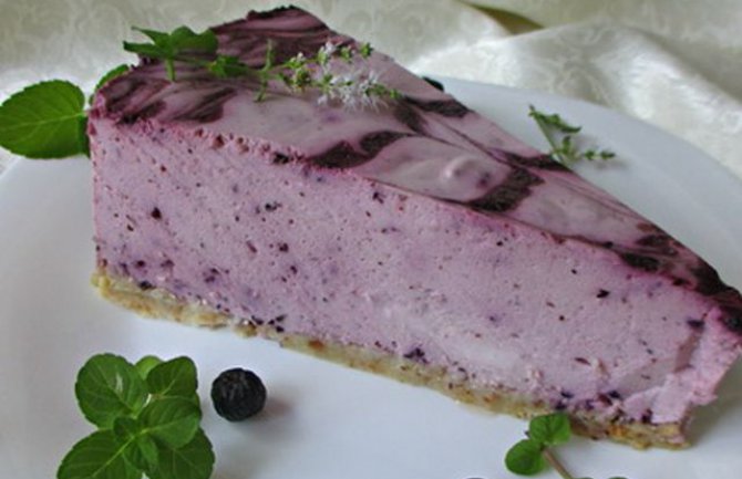 Čizkejk od borovnice i aronije