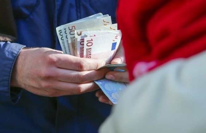 Svaka treća osoba u Crnoj Gori radi na crno 