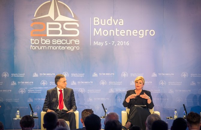 Grabar-Kitarović: Založiću se da Hrvatska što prije ratifikuje protokol Crne Gore i NATO-a