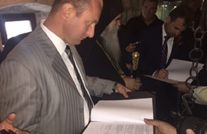 Oslanjanje vladajuće Jedinstvene Rusije na marginalne stranke u CG- problematično