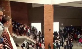 Direktorica Gimnazije smijenjena: Odbila da kazni đake koji su obilježili godišnjicu NATO agresije