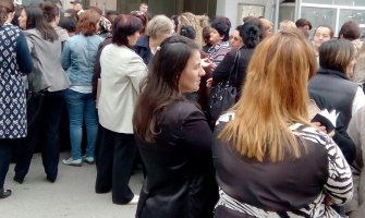 Majke poručile: Ako nam ne date rješenja,  blokiraćemo Zavod za zapošljavanje!