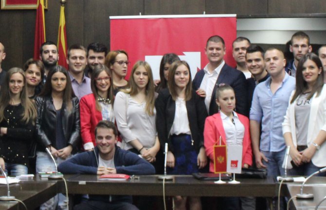 SD: Mladi ljudi  u nama vide perspektivu