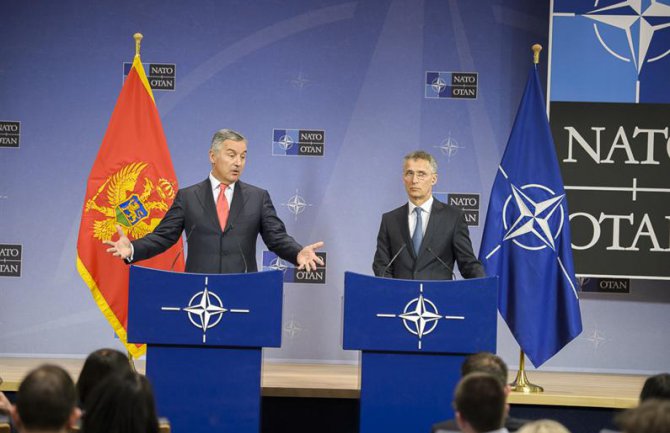 Potpisan Protokol o pristupanju Crne Gore u NATO
