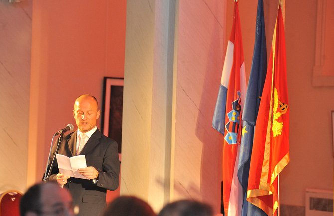 Građević: Crna Gora nepokolebljivo nastavlja svoj davno ucrtani put razvoja