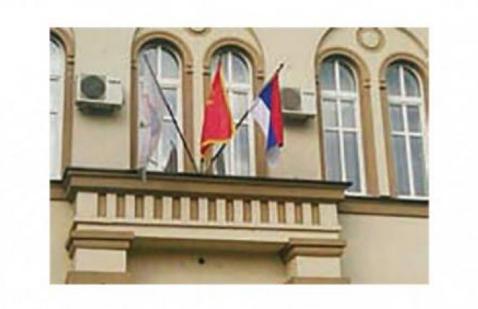 Šćekić: Trobojka na zgradi opštine je u skladu sa zakonom o državnim simbolima