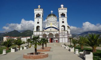 Pomirenje Makedonske crkve i SPC?