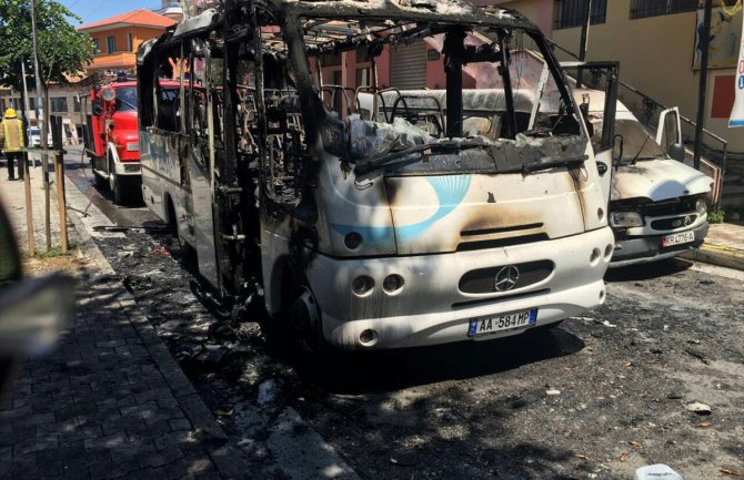 Albanija: Izgorio autobus, jedna osoba poginula, 12 povrijeđenih