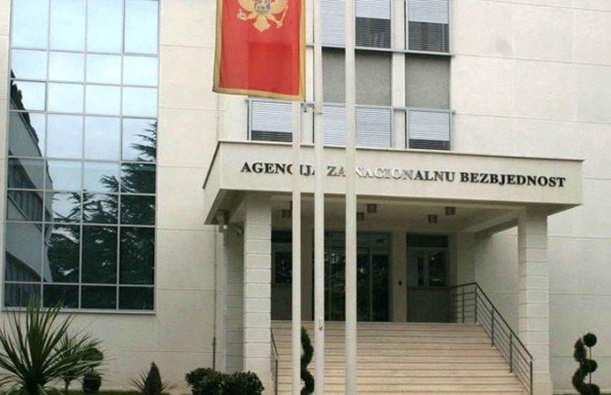 Pejoviću ANB, Bečanović pomoćnik ministra prosvjete 