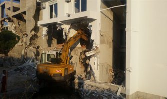 Ulcinj: Nastavljeno rušenje objekta u naselju Pinješ