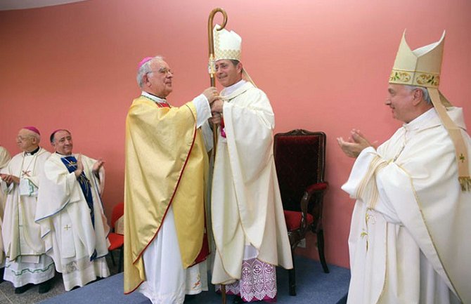 Ustoličen novi barski nadbiskup Rok Đonlešaj