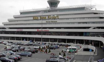 Blokiran aerodrom u Kelnu, priveden muškarac koji je zaobišao kontrolu